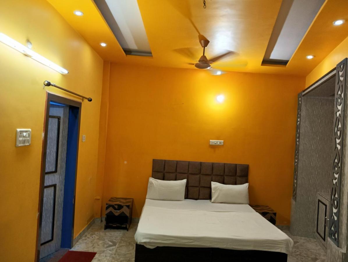 Trinetra Inn Varanasi Luaran gambar