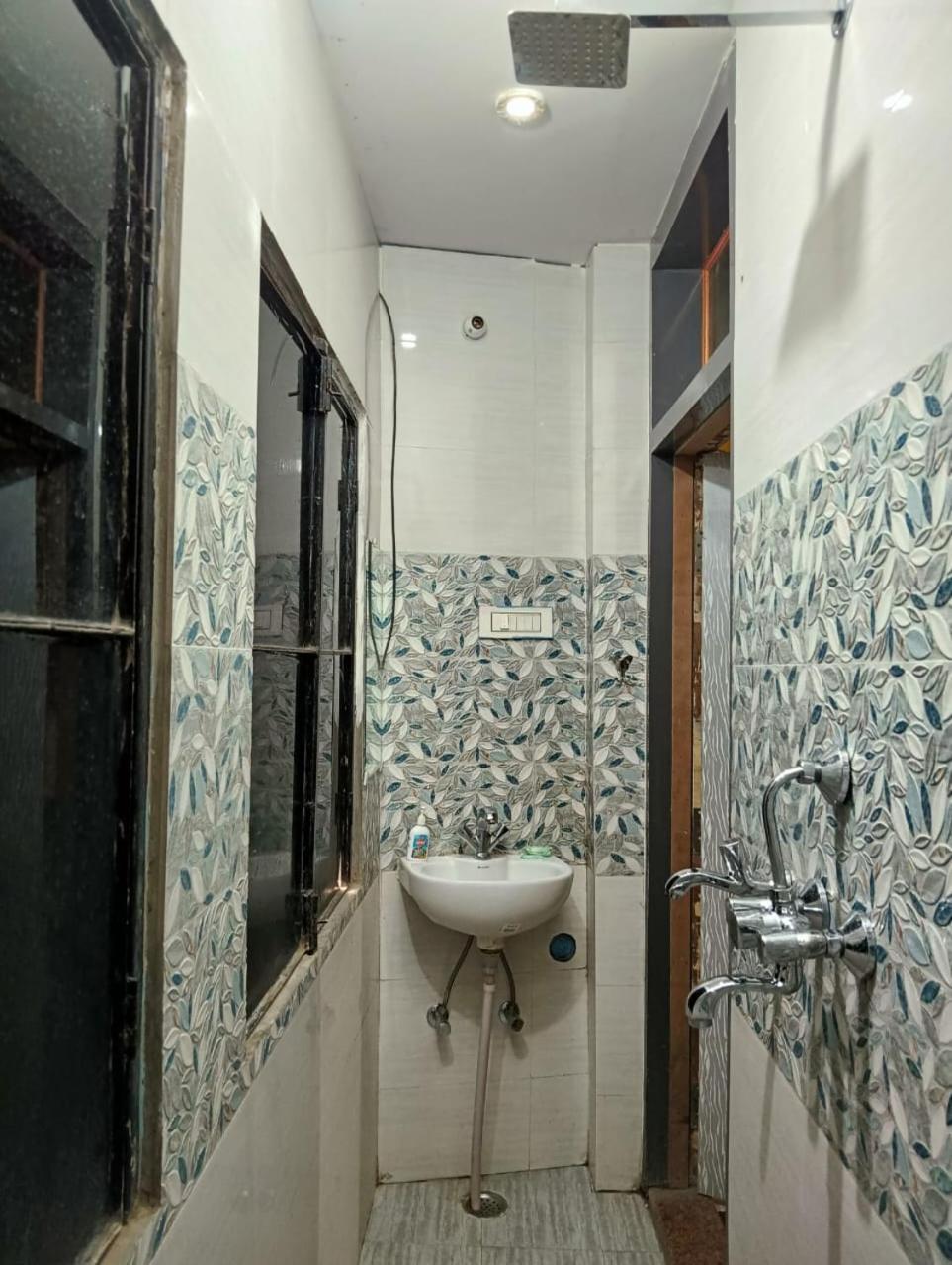 Trinetra Inn Varanasi Luaran gambar